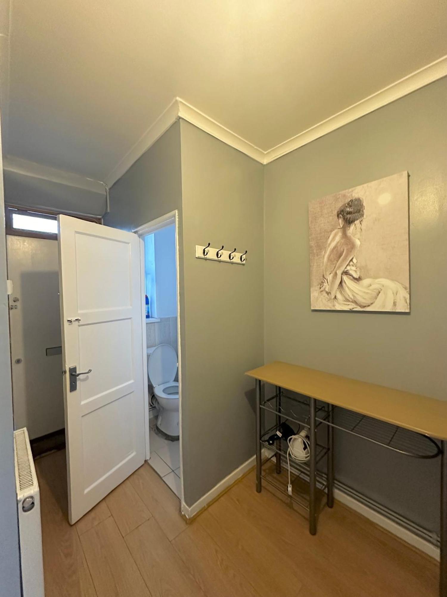 1 Bedroom Flat In Whitechapel, Лондон Экстерьер фото