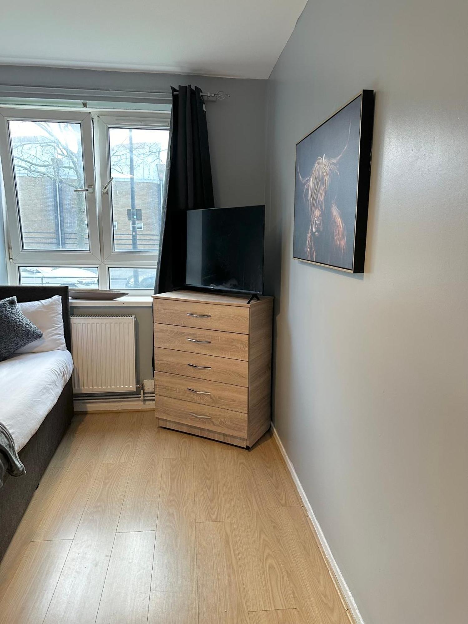 1 Bedroom Flat In Whitechapel, Лондон Экстерьер фото